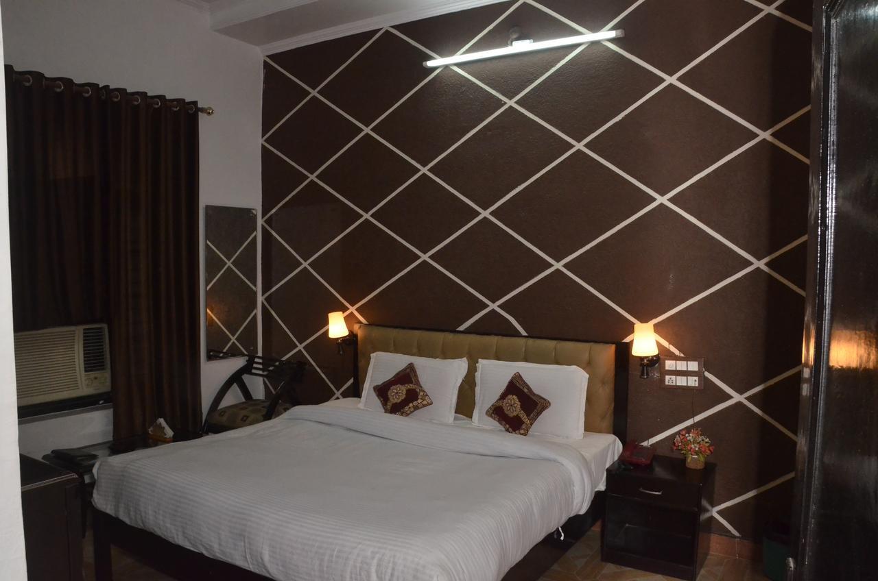 Hotel Royal Classic 바레일리 외부 사진