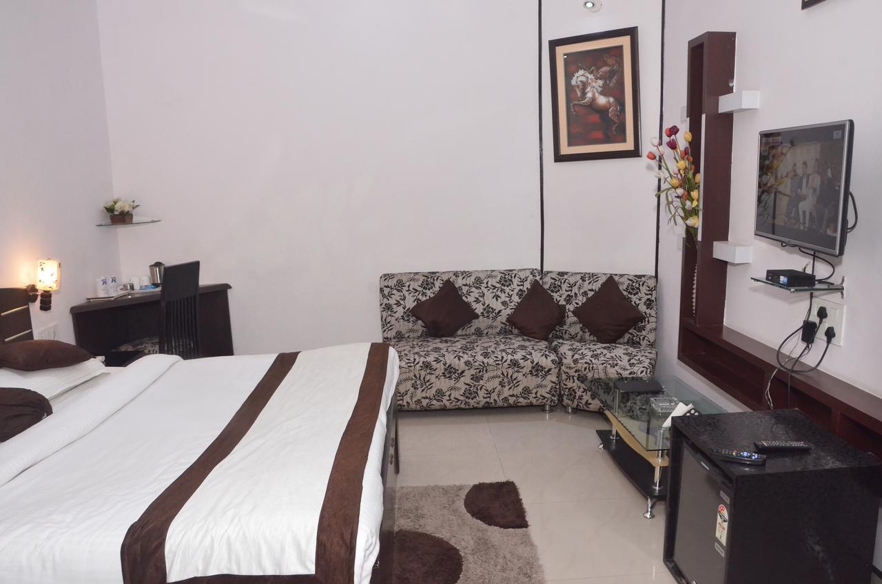 Hotel Royal Classic 바레일리 외부 사진